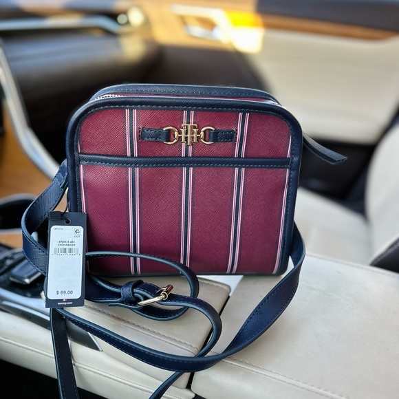 Tommy crossbody bag. Brand new with tag. - Picture 6 of 6